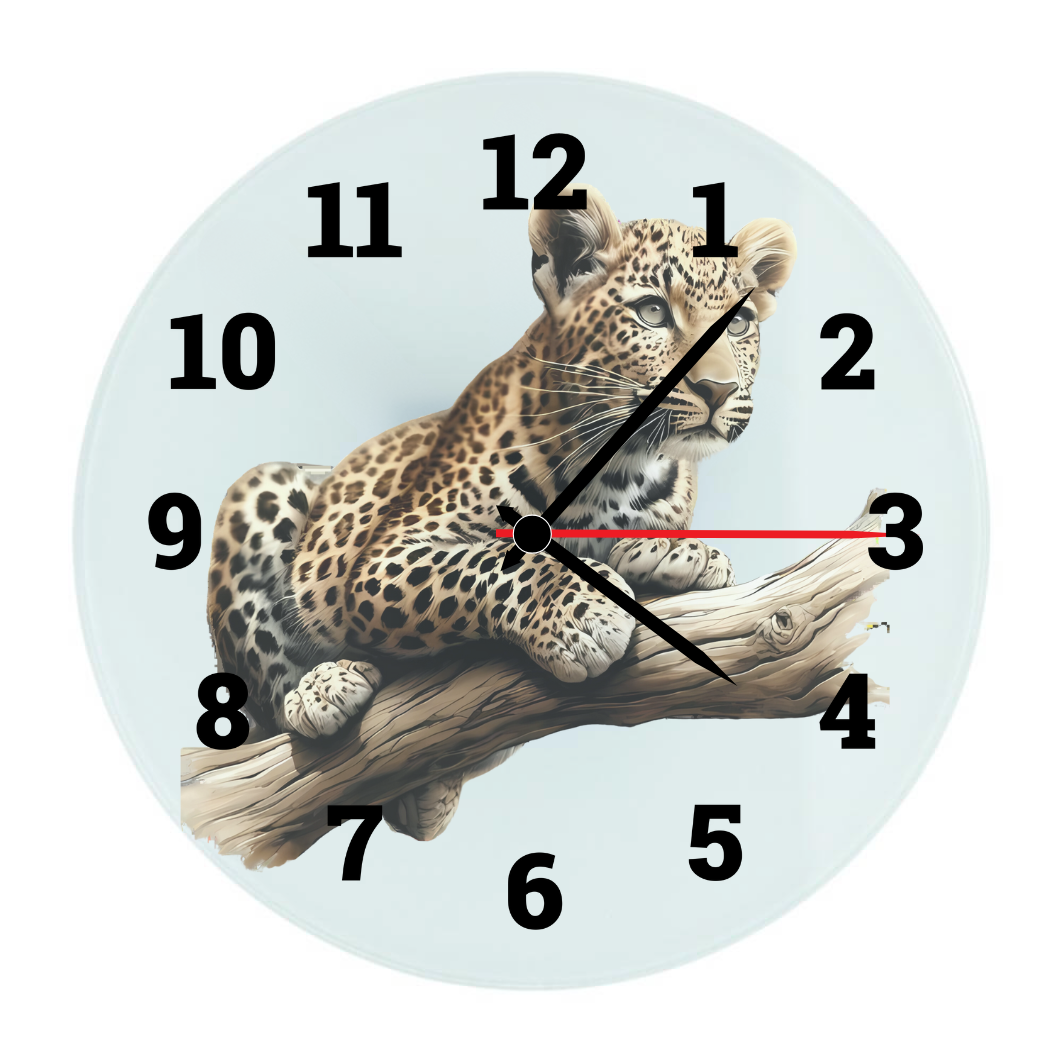 wandklok met de afbeelding van een luipaard