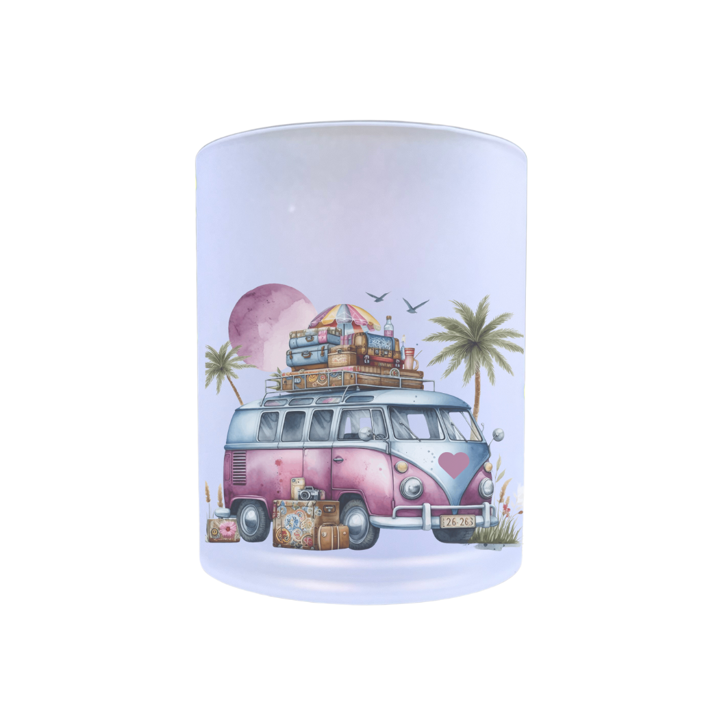 Waxinelichthouder van glas met de afbeelding van het nostalgische VW busje